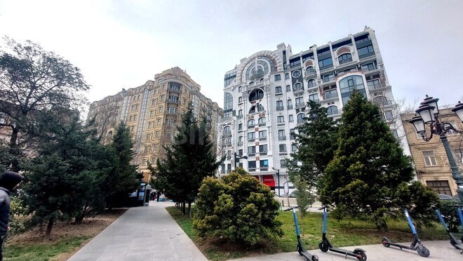 Satılır 4 otaqlı yeni tikili 210 m², Sahil m., photo 1 from 9