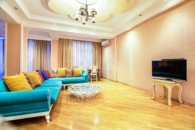 İcarəyə verilir 2 otaqlı yeni tikili 120 m², 28 May m., photo 1 from 20