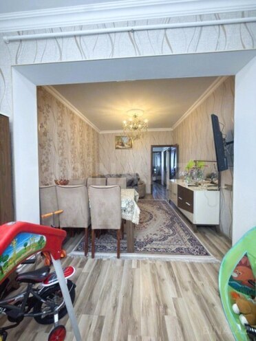 Satılır 2 otaqlı köhnə tikili 75 m², İnşaatçılar m., photo 3 from 11