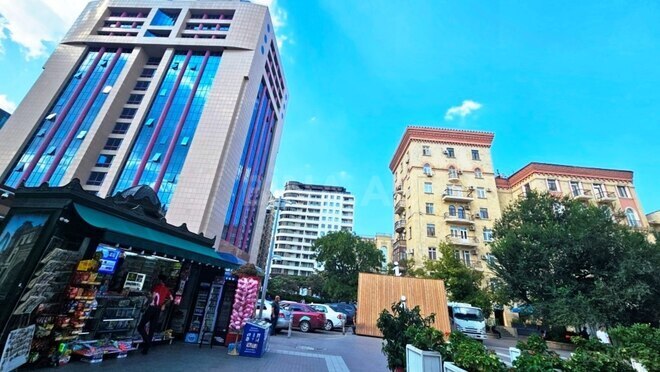 Satılır 4 otaqlı yeni tikili 215 m², Sahil m., photo 1 from 10
