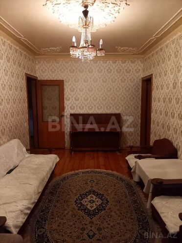 Продаётся 5-комн. вторичка 110 м², м. Кара Караев, photo 1 from 10