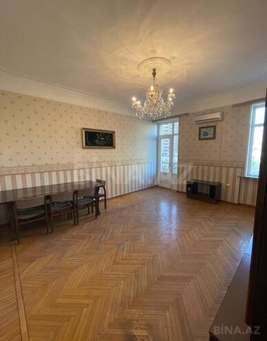 Продаётся 3-комн. вторичка 80 м², м. Низами, photo 4 from 11