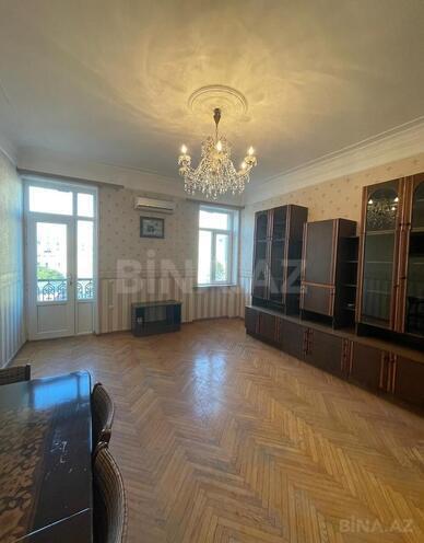 Продаётся 3-комн. вторичка 80 м², м. Низами, photo 3 from 11