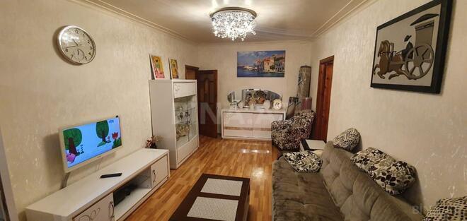Satılır 2 otaqlı köhnə tikili 50 m², İnşaatçılar m., photo 1 from 12