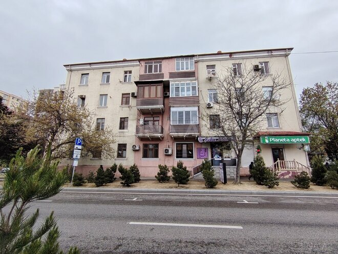 Satılır 2 otaqlı köhnə tikili 50 m², Qara Qarayev m., photo 1 from 13