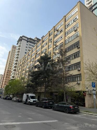 Satılır 4 otaqlı köhnə tikili 110 m², Elmlər Akademiyası m., photo 1 from 30