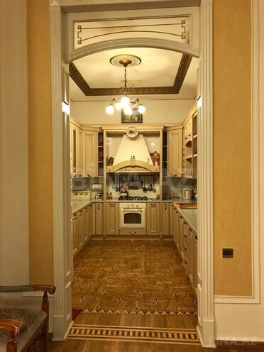 Satılır 3 otaqlı köhnə tikili 290 m², Sahil m., photo 8 from 14