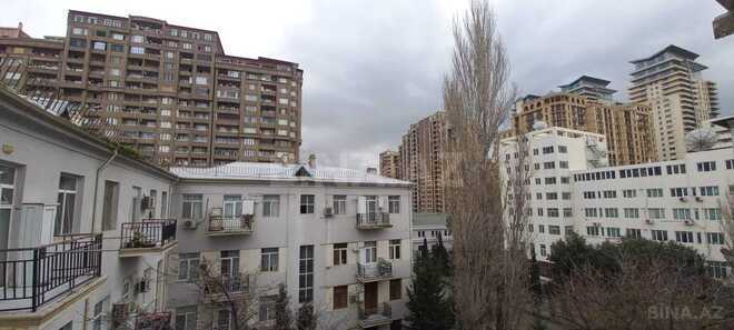 İcarəyə verilir 3 otaqlı köhnə tikili 80 m², 28 May m., photo 1 from 21