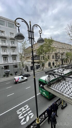 Satılır 2 otaqlı köhnə tikili 60 m², Sahil m., photo 25 from 28