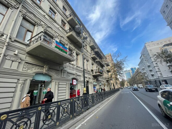 Satılır 2 otaqlı köhnə tikili 60 m², Sahil m., photo 1 from 28