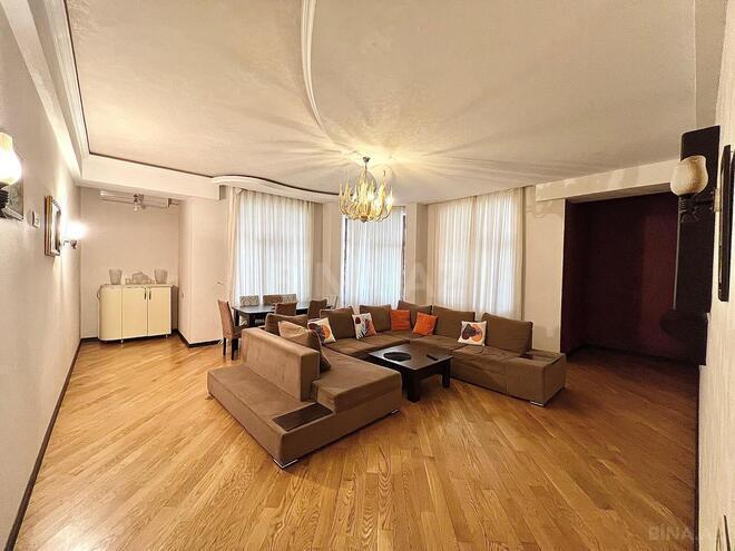 Продаётся 3-комн. новостройка 180 м², м. Низами, photo 1 from 15