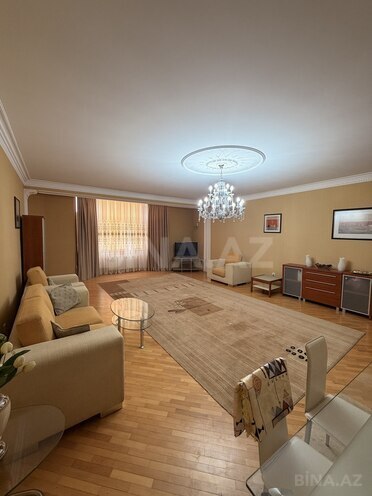 Сдаётся 3-комн. новостройка 148 м², м. Низами, photo 1 from 18