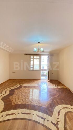 Satılır 4 otaqlı köhnə tikili 150 m², 28 May m., photo 14 from 26