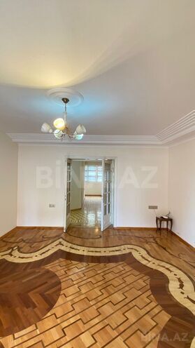 Satılır 4 otaqlı köhnə tikili 150 m², 28 May m., photo 16 from 26