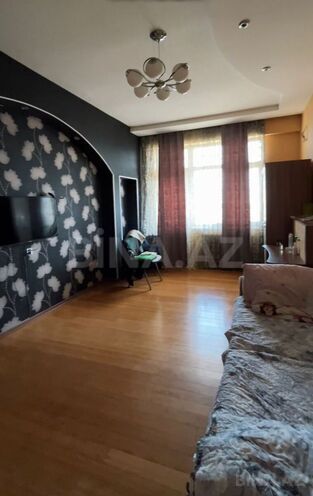 Продаётся 3-комн. новостройка 80 м², м. Кара Караев, photo 1 from 8