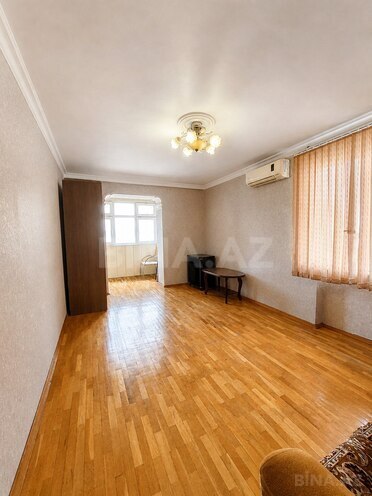 Продаётся 1-комн. вторичка 35 м², м. Низами, photo 1 from 9