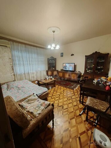 Satılır 4 otaqlı köhnə tikili 95 m², Nizami m., photo 1 from 13