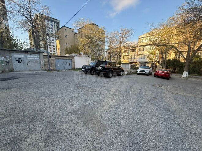 Satılır 4 otaqlı köhnə tikili 95 m², Nizami m., photo 12 from 13