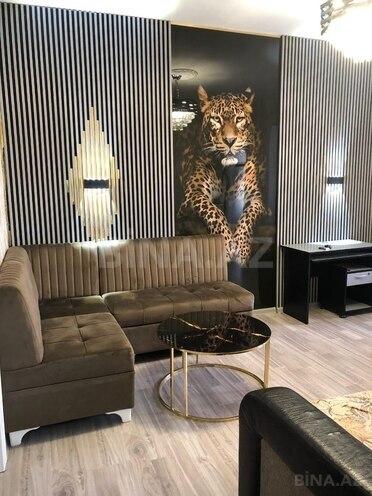 Сдаётся 2-комн. вторичка 70 м², м. 20 января, photo 1 from 12