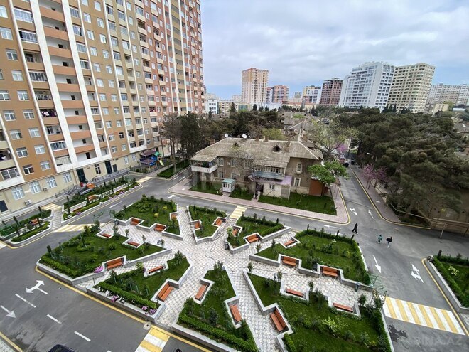 Продаётся 2-комн. новостройка 70 м², м. Кара Караев, photo 1 from 13