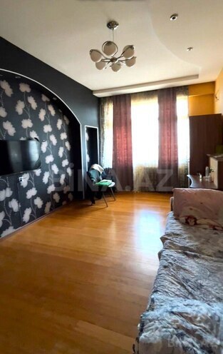 Продаётся 3-комн. новостройка 90 м², м. Кара Караев, photo 1 from 8