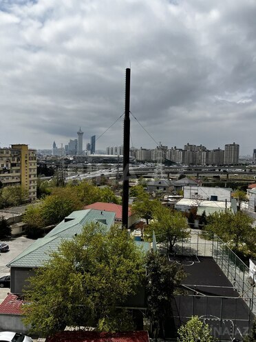 Satılır 3 otaqlı köhnə tikili 85 m², Qara Qarayev m., photo 1 from 19
