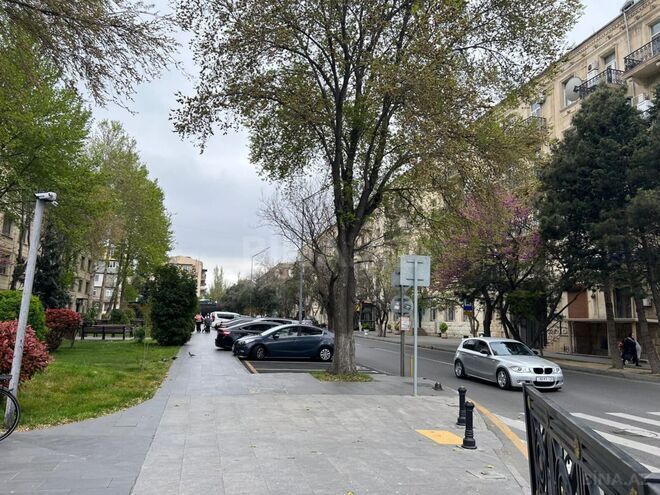Продаётся 3-комн. вторичка 73 м², м. Элмляр Академиясы, photo 1 from 9