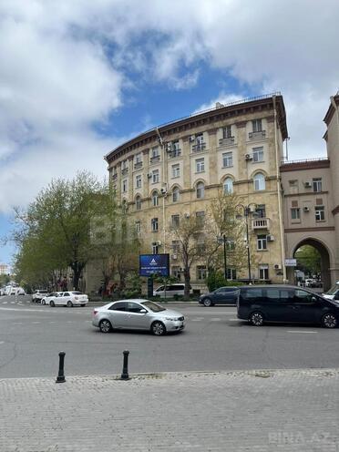 Satılır 2 otaqlı köhnə tikili 60 m², Nizami m., photo 1 from 15
