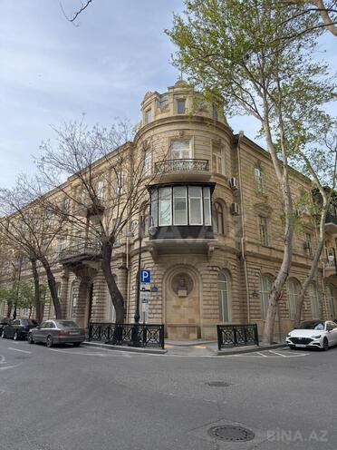 Satılır 3 otaqlı köhnə tikili 180 m², Sahil m., photo 22 from 23