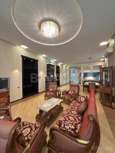 Satılır 3 otaqlı köhnə tikili 180 m², Sahil m., photo 1 from 23
