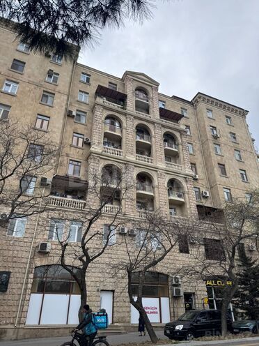 Сдаётся 3-комн. новостройка 95 м², м. Низами, photo 1 from 14