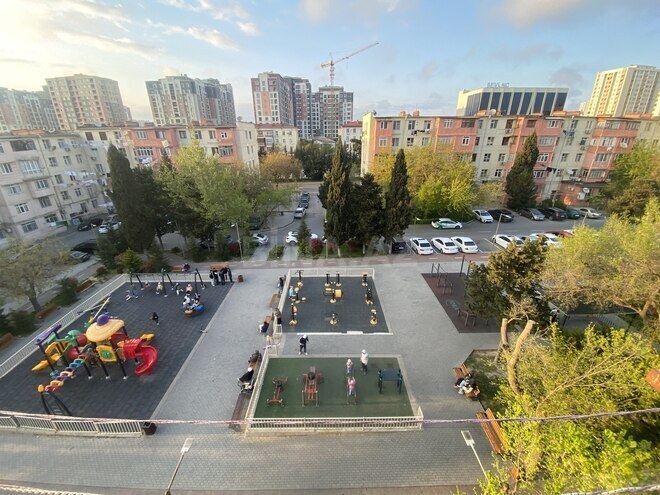 Satılır 2 otaqlı köhnə tikili 50 m², Qara Qarayev m., photo 1 from 16