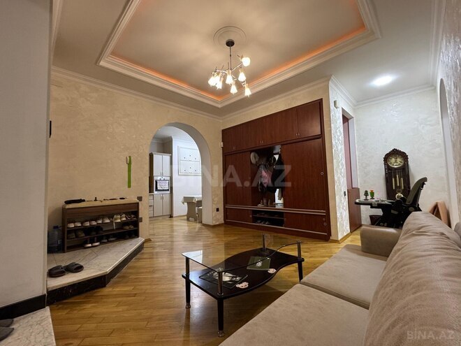 Satılır 4 otaqlı köhnə tikili 127.7 m², Badamdar q., photo 1 from 19