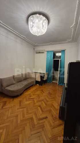 Satılır 3 otaqlı köhnə tikili 70 m², Nizami m., photo 1 from 17