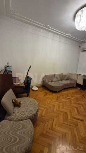 Satılır 3 otaqlı köhnə tikili 70 m², Nizami m., photo 3 from 17