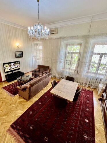 İcarəyə verilir 3 otaqlı köhnə tikili 135 m², Sahil m., photo 1 from 27
