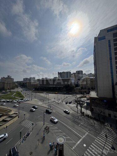 Продаётся 3-комн. вторичка 100 м², м. Низами, photo 21 from 28