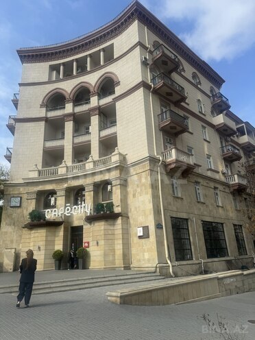 Продаётся 3-комн. вторичка 100 м², м. Низами, photo 1 from 28