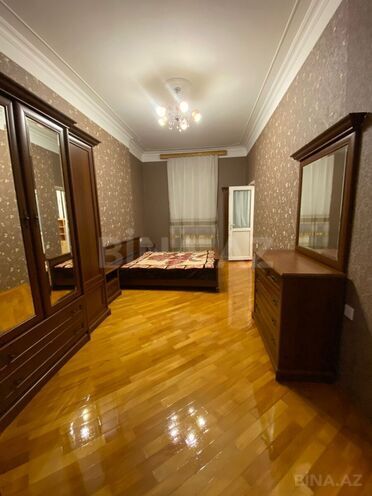 Сдаётся 2-комн. новостройка 70 м², м. 8 ноября, photo 1 from 10