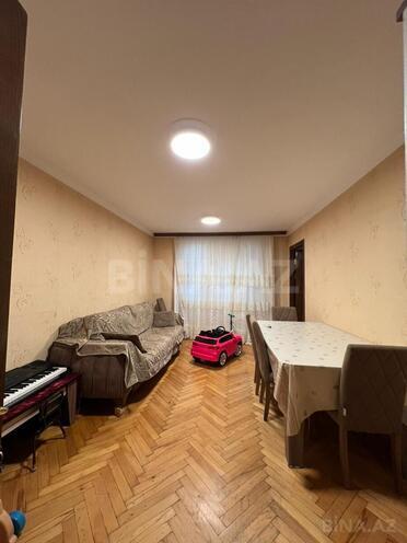Продаётся 3-комн. вторичка 70 м², м. Иншаатчылар, photo 1 from 12