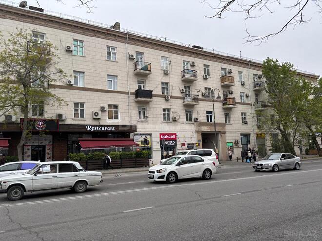 Продаётся 1-комн. вторичка 30 м², м. Элмляр Академиясы, photo 1 from 10
