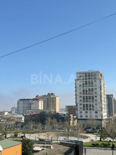 Продаётся 3-комн. вторичка 90 м², м. Низами, photo 1 from 19