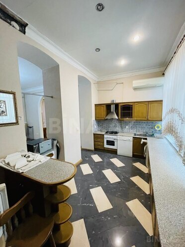 Satılır 4 otaqlı köhnə tikili 143 m², 28 May m., photo 19 from 24