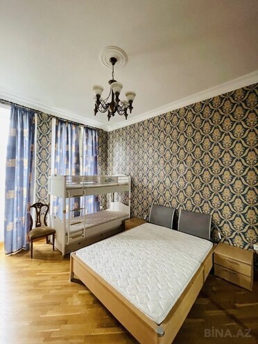 Satılır 4 otaqlı köhnə tikili 143 m², 28 May m., photo 12 from 24