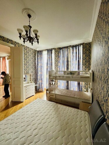 Satılır 4 otaqlı köhnə tikili 143 m², 28 May m., photo 15 from 24