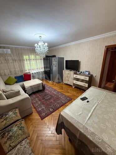 Продаётся 3-комн. вторичка 65 м², м. Кара Караев, photo 1 from 11