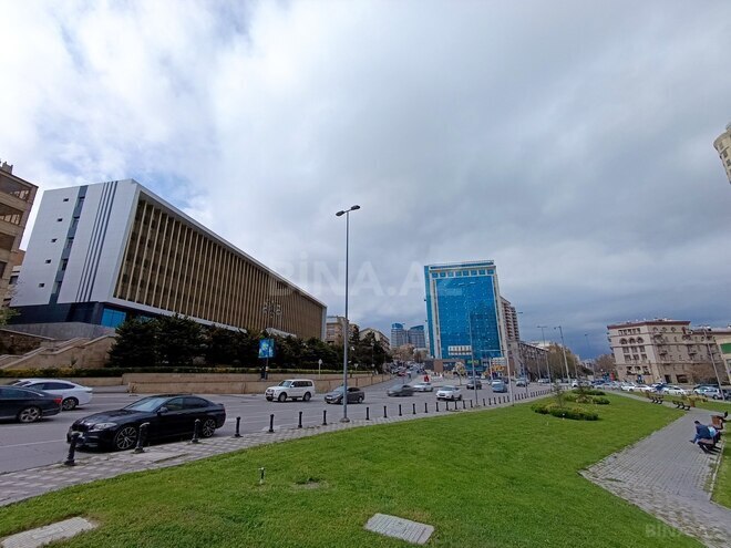 Продаётся 1-комн. вторичка 32 м², м. Низами, photo 1 from 10