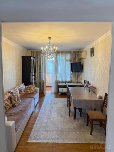 Продаётся 3-комн. вторичка 70 м², м. Кара Караев, photo 1 from 12