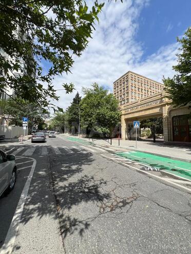 Satılır 2 otaqlı köhnə tikili 80 m², Elmlər Akademiyası m., photo 1 from 13