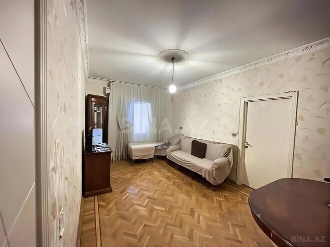 Satılır 5 otaqlı köhnə tikili 130 m², 8-ci mikrorayon q., photo 1 from 13